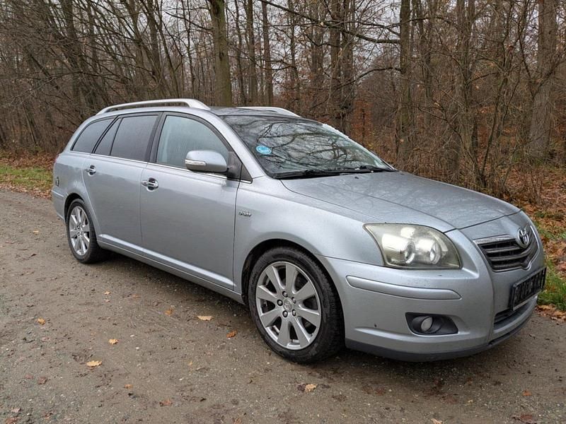 Silber Gebraucht 2008 Toyota Avensis Kombi | 2.500 € (Fairer Preis) - Bild 1/4