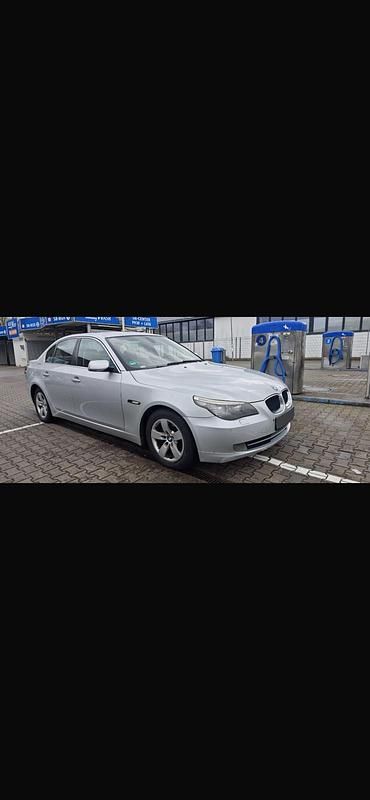 Gebraucht BMW 523 190 PS (139 kW) 2007 Silber Limousine