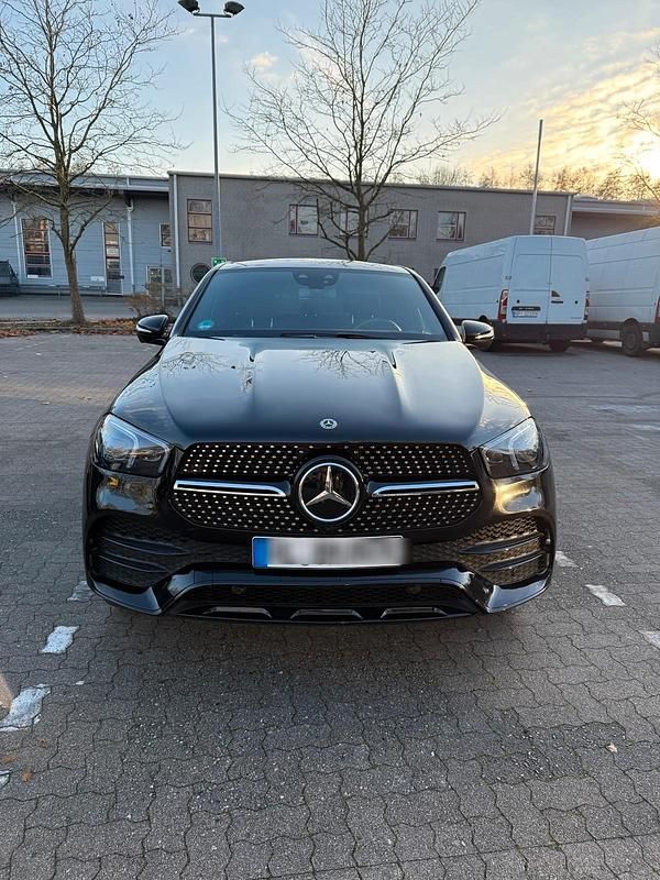 Schwarz Gebraucht 2022 Mercedes GLE350 AMG line Coupé | 60.900 € (Etwas zu teuer) - Bild 1/4