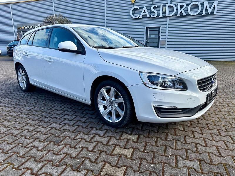 Gebraucht Volvo V60 122 PS (89 kW) 2016 Weiß Kombi