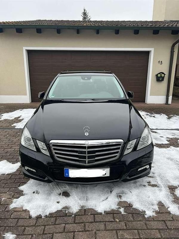 Gebraucht Mercedes E350 Elegance 231 PS (169 kW) 2010 Schwarz Limousine