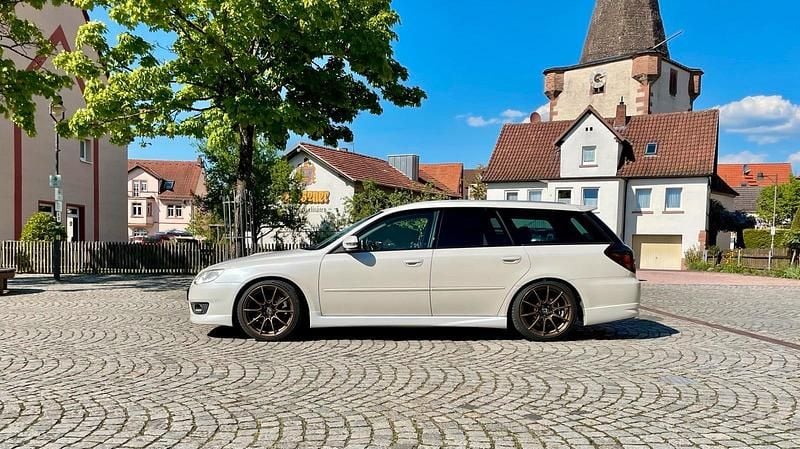 Weiß Gebraucht 2008 Subaru Legacy GT Kombi | 8.500 € - Bild 1/4