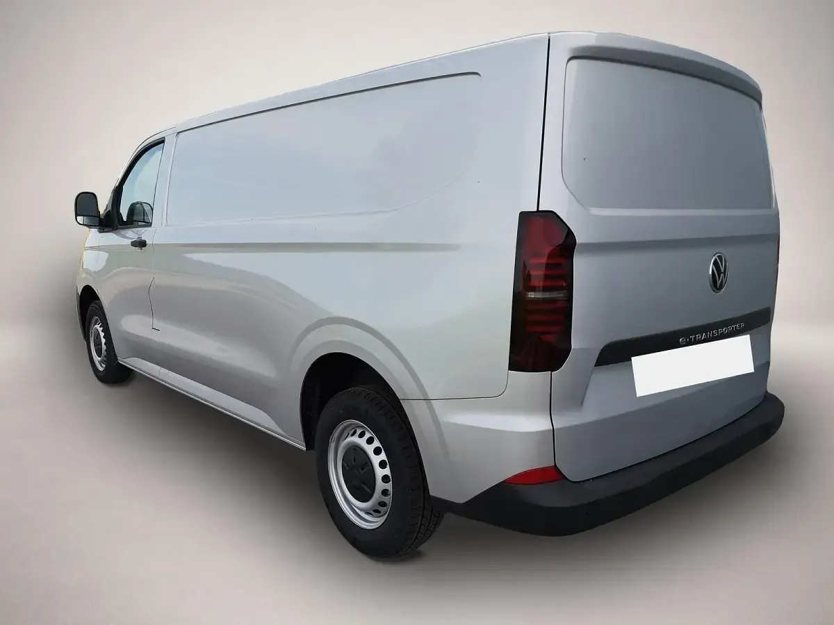 Neu VW T7 100 kW (136 PS) 2026 Grau Van
