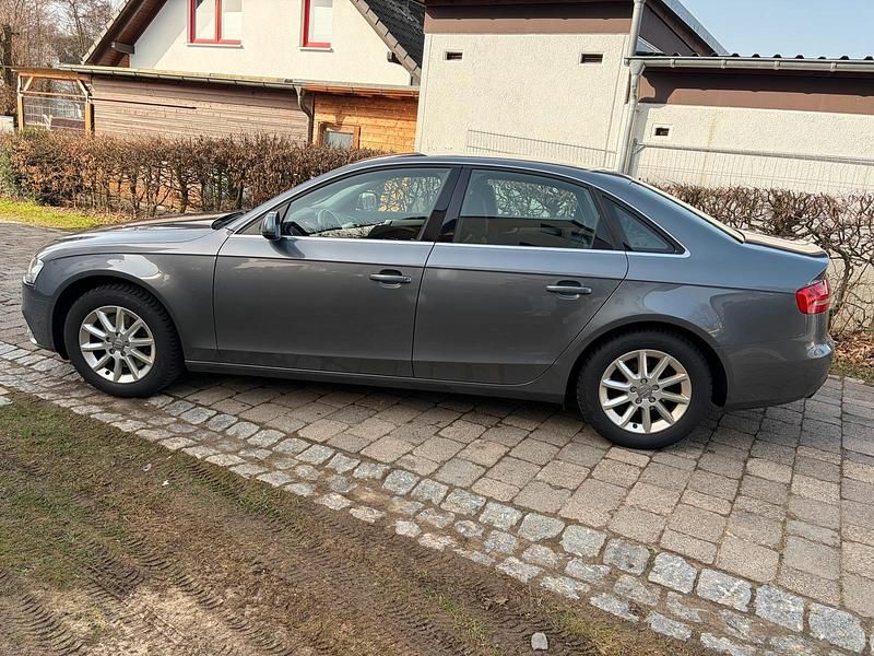 Gebraucht Audi A4 Ambiente 170 PS (125 kW) 2013 Grau Limousine