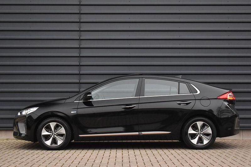 Gebraucht Hyundai Ioniq Premium 88 kW (120 PS) 2019 Schwarz Kleinwagen