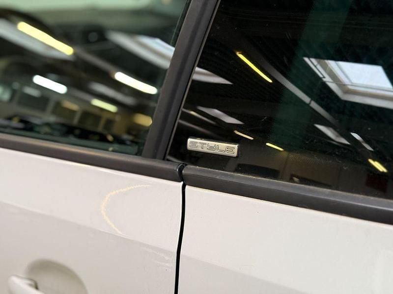 Gebraucht VW Polo Style 90 PS (66 kW) 2011 Weiß Kleinwagen