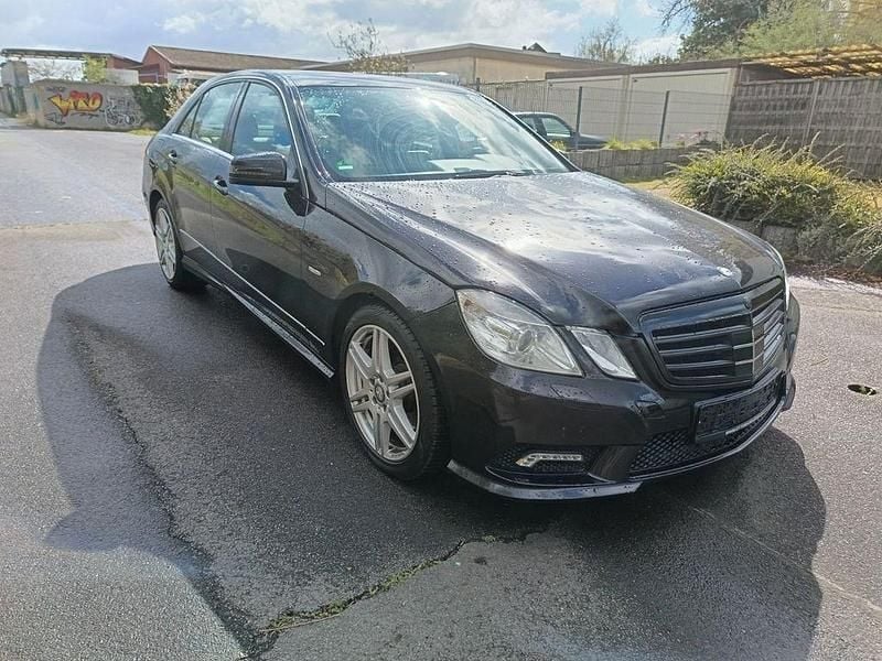 Gebraucht Mercedes E350 AMG 231 PS (169 kW) 2010 Schwarz Limousine