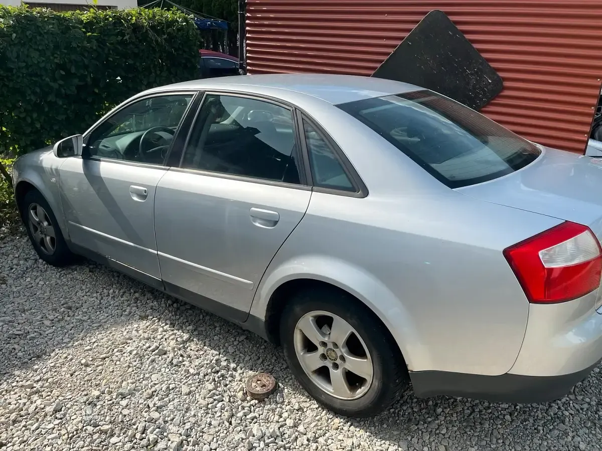 Gebraucht Audi A4 130 PS (95 kW) 2001 Grau Limousine
