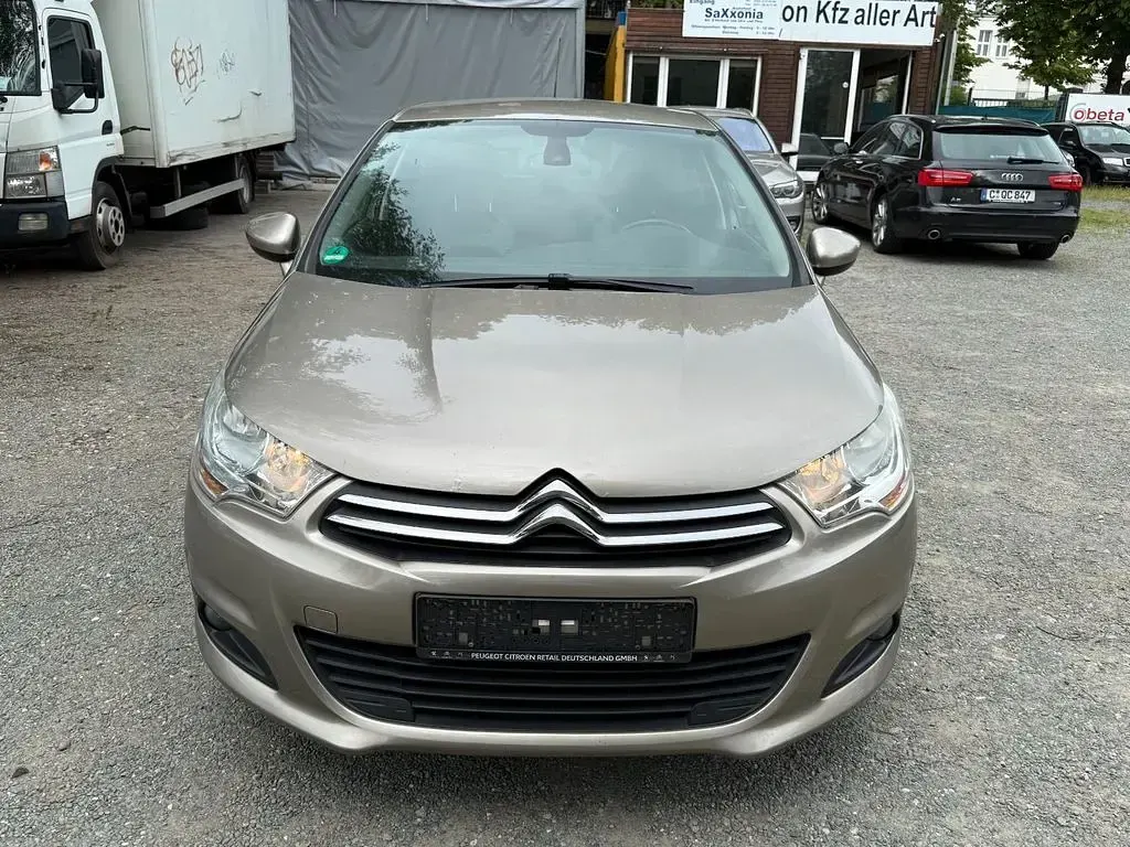 Gebraucht Citroën C4 SELECTION 95 PS (69 kW) 2012 Braun Limousine