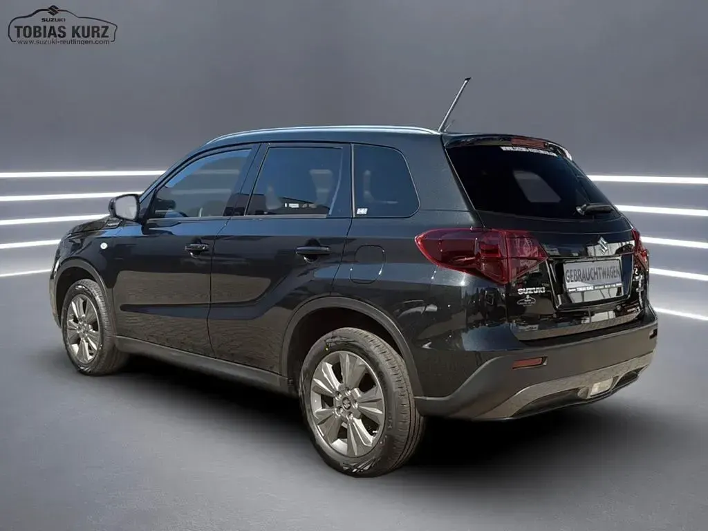 Gebraucht Suzuki Vitara Comfort 102 PS (75 kW) 2022 Schwarz SUV