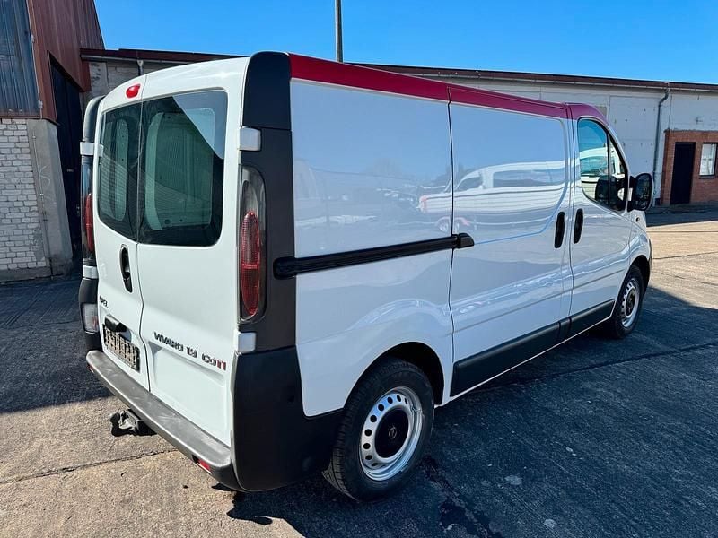 Gebraucht Opel Vivaro 101 PS (74 kW) 2005 Weiß Van / Kleinbus