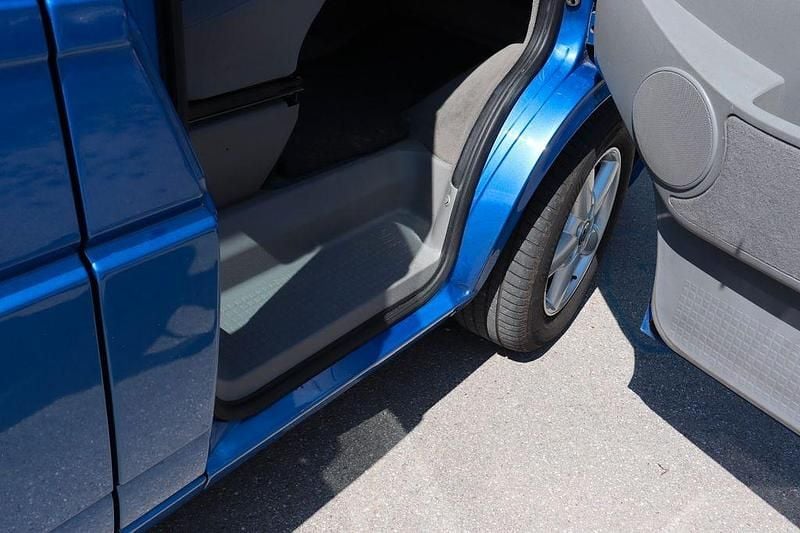 Second-hand VW Multivan 151 CP (111 kW) 2004 Albastru Monovolum