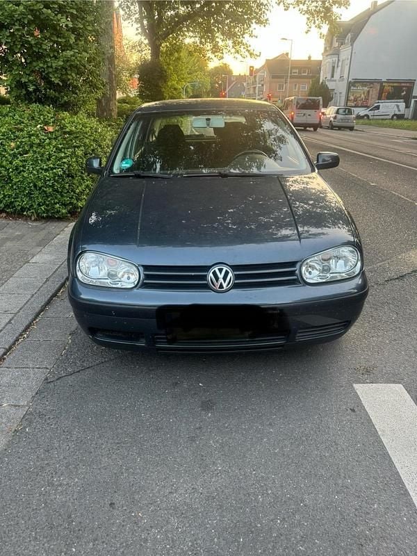 Grau Gebraucht 2004 VW Golf IV Kleinwagen | 1.150 € (Guter Preis) - Bild 1/3