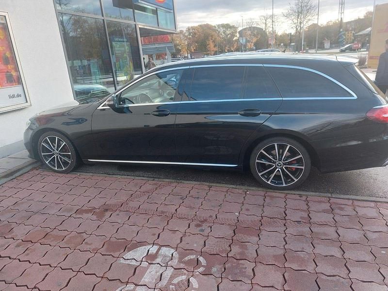 Schwarz Gebraucht 2018 Mercedes E220 Kombi | 17.450 € (Guter Preis) - Bild 1/4