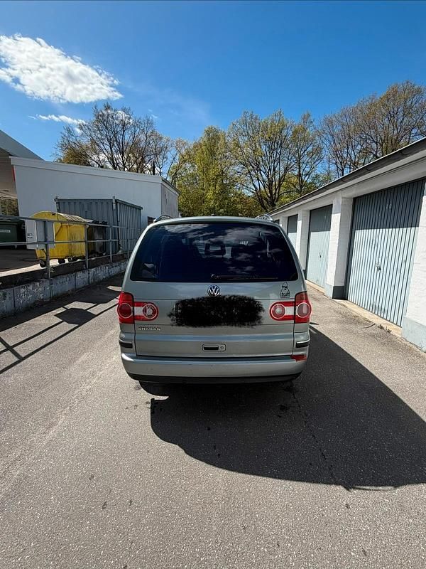 Second-hand VW Sharan 116 CP (85 kW) 2005 Verde Monovolum
