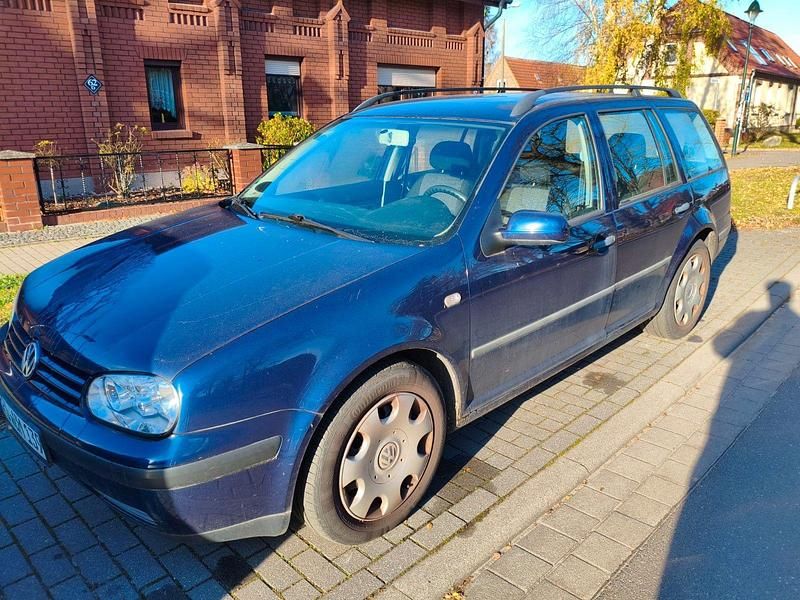 Blau Gebraucht 2001 VW Golf IV Edition Kombi | 900 € (Superpreis) - Bild 1/4