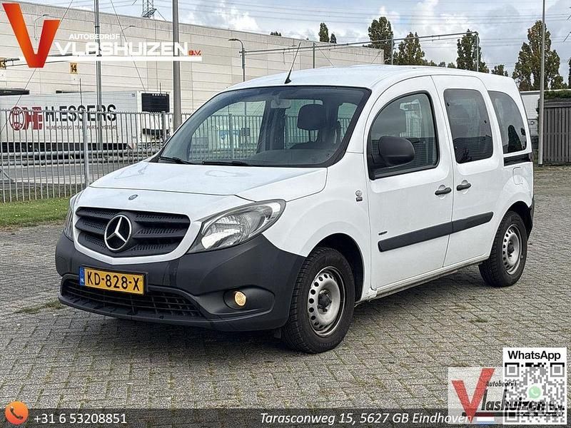 Weiß Gebraucht 2016 Mercedes Citan 108 Van / Kleinbus | 4.775 € - Bild 1/4