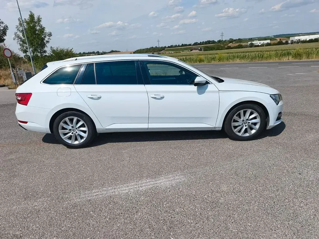 Gebraucht Skoda Superb 150 PS (110 kW) 2022 Weiß Limousine