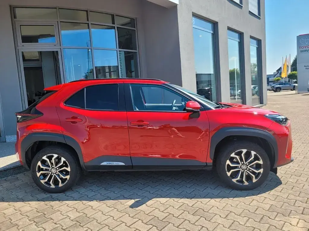 Gebraucht Toyota Yaris Cross Style 131 PS (96 kW) 2025 Rot metallic SUV