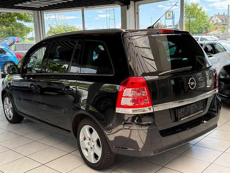 Gebraucht Opel Zafira Innovation 140 PS (102 kW) 2011 Schwarz Van / Kleinbus
