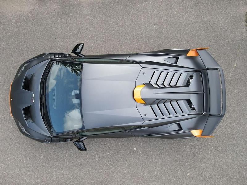 Grau Gebraucht 2024 Lamborghini Huracán | 399.900 € - Bild 1/4