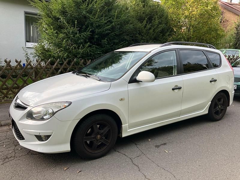 Weiß Gebraucht 2011 Hyundai i30 Kombi | 1.800 € (Guter Preis) - Bild 1/4