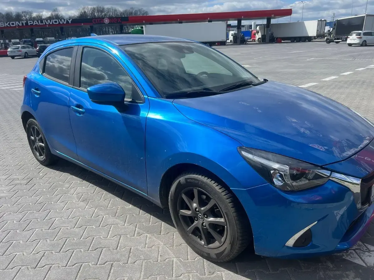 Używany Mazda 2 Kizoku 90 KM (66 kW) 2018 Niebieski Hatchback