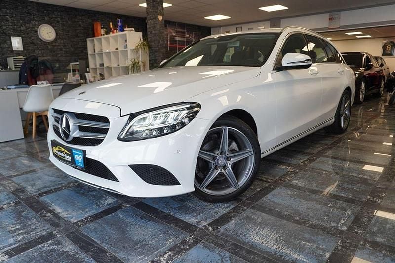 Gebraucht Mercedes C180 AMG 156 PS (114 kW) 2019 Weiß Limousine