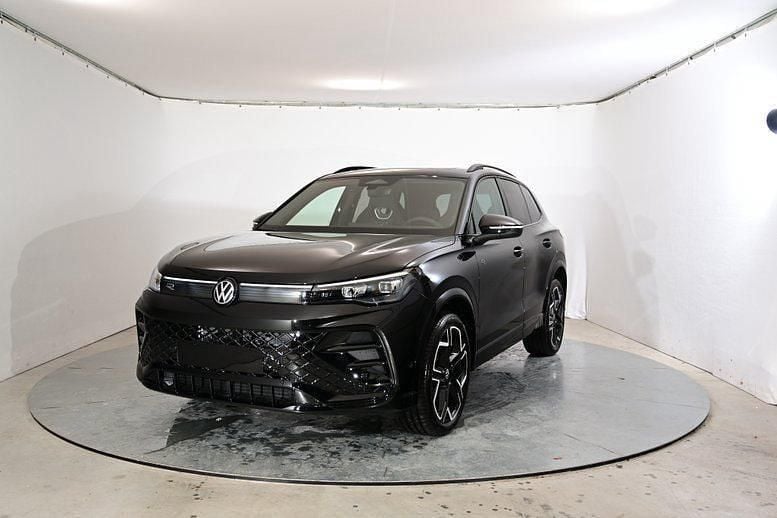 Mythosschwarz metallic mythosschwarz metallic Neu 2025 VW Tiguan R-line SUV | 51.290 € (Guter Preis) - Bild 1/4