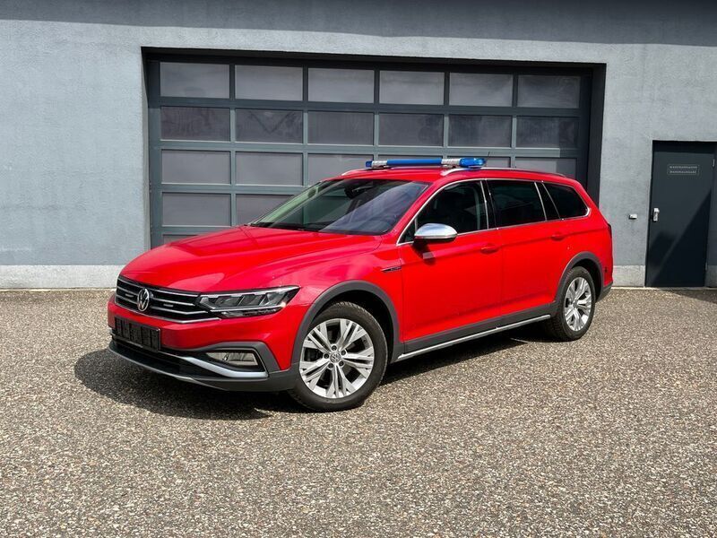 Rot Gebraucht 2020 VW Passat Alltrack Kombi | 46.990 € - Bild 1/4