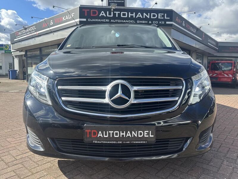 Obsidianschwarz Gebraucht 2014 Mercedes V250 Avantgarde Van / Kleinbus | 30.900 € (Fairer Preis) - Bild 1/4