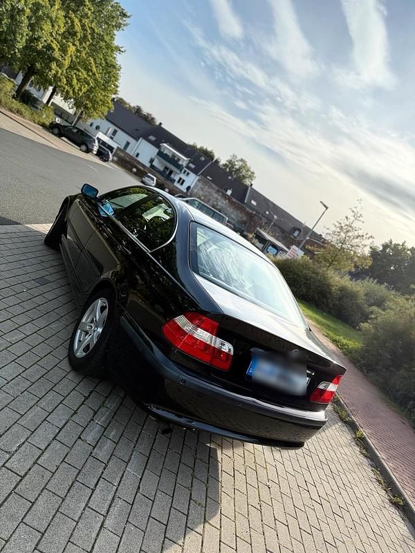 Schwarz Gebraucht 2005 BMW 316 Limousine | 3.499 € (Teuer) - Bild 1/4