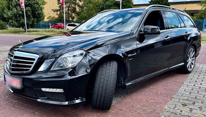 Schwarz Gebraucht 2013 Mercedes E63 AMG Kombi | 22.500 € - Bild 1/4