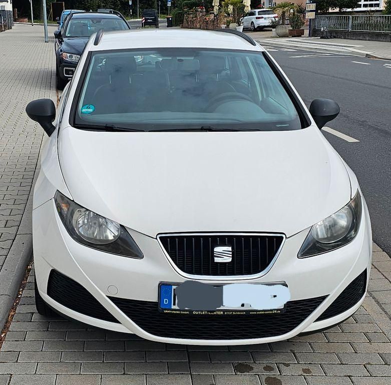 Weiß Gebraucht 2011 Seat Ibiza Reference Limousine | 3.599 € (Guter Preis) - Bild 1/4