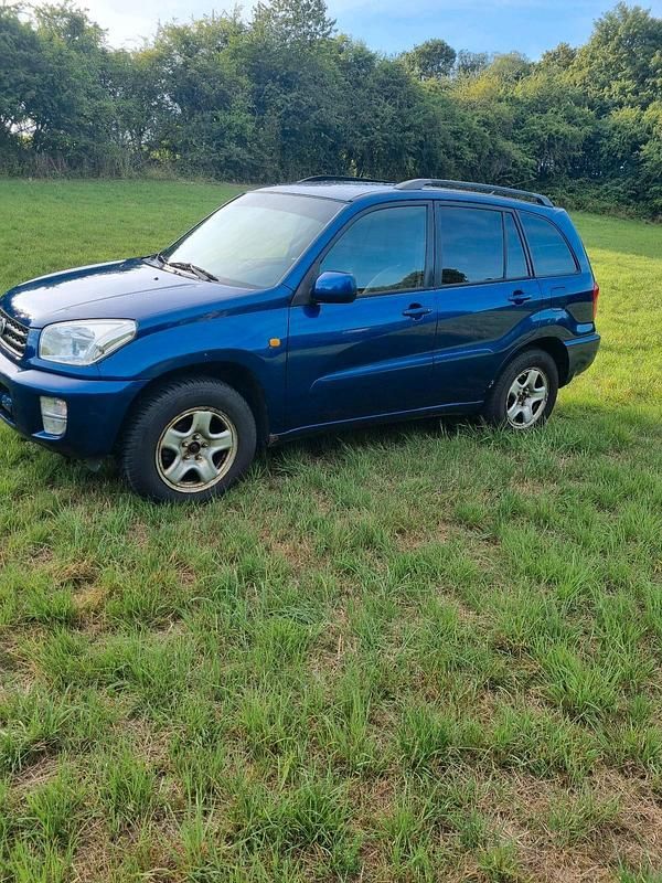 Blau Gebraucht 2001 Toyota RAV4 SUV | 3.100 € (Fairer Preis) - Bild 1/4