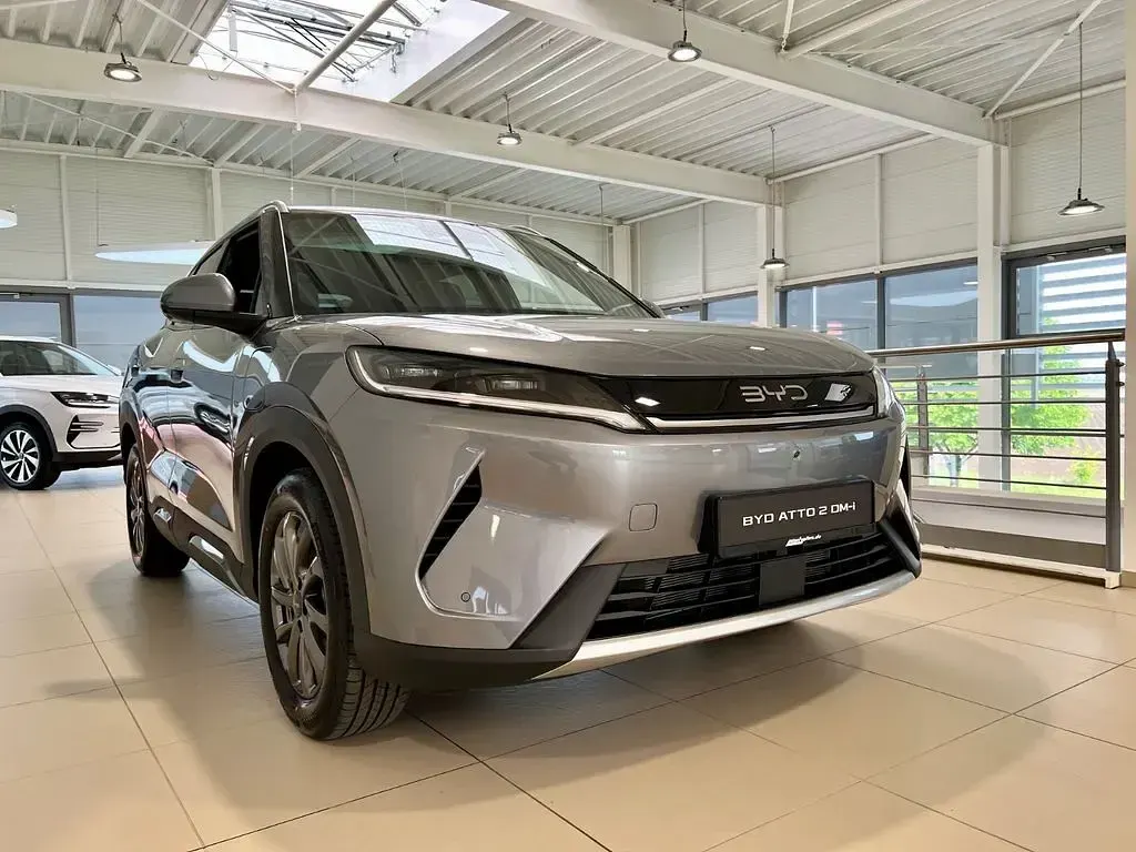 Neu BYD Atto 2 212 PS (155 kW) 2026 Grau SUV