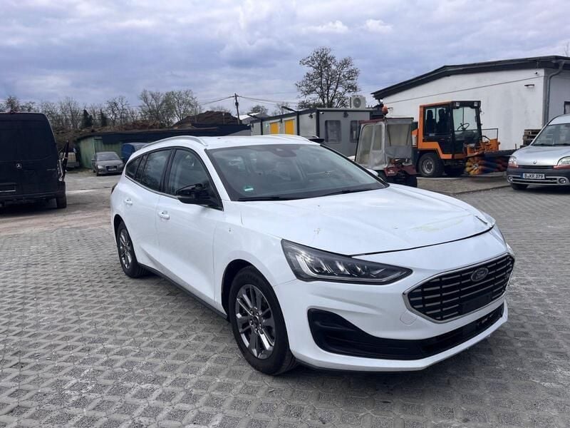 Weiß Gebraucht 2023 Ford Focus Titanium Kombi | 9.999 € - Bild 1/4