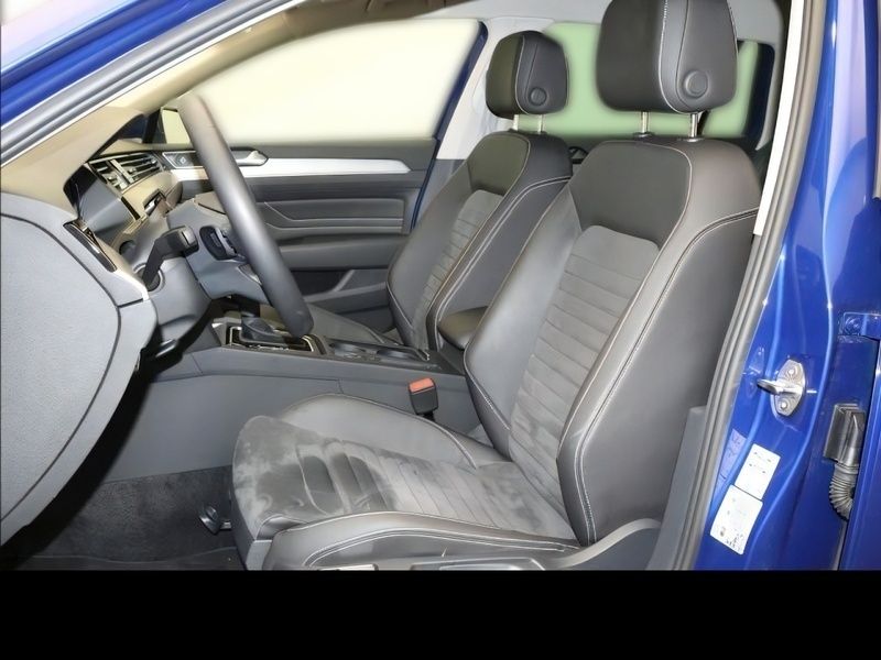 Gebraucht VW Passat Elegance 150 PS (110 kW) 2023 Blau Kombi
