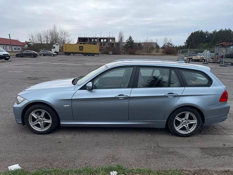 Gebraucht BMW 320 184 PS (135 kW) 2011 Blau Kombi