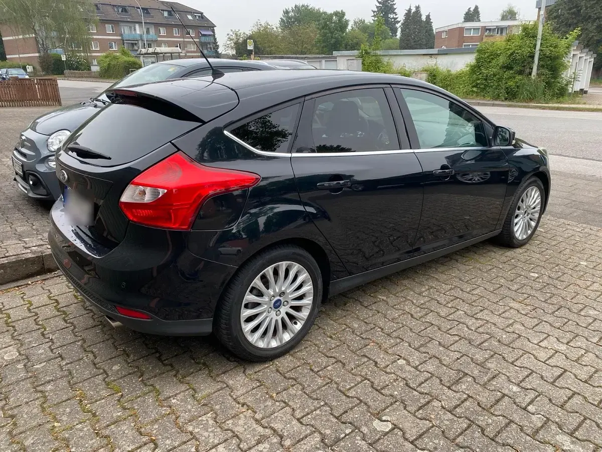 Gebraucht Ford Focus 140 PS (102 kW) 2012 Schwarz Limousine