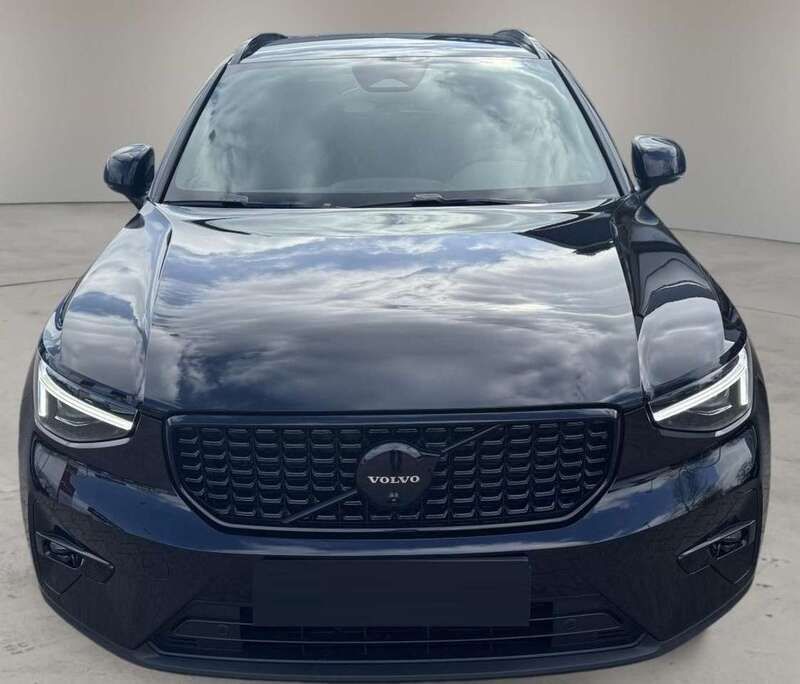 Schwarz Gebraucht 2025 Volvo XC40 Core SUV | 33.000 € (Superpreis) - Bild 1/4