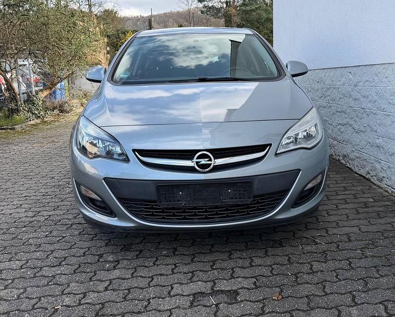 Gebraucht Opel Astra Active 101 PS (74 kW) 2013 Silber Limousine