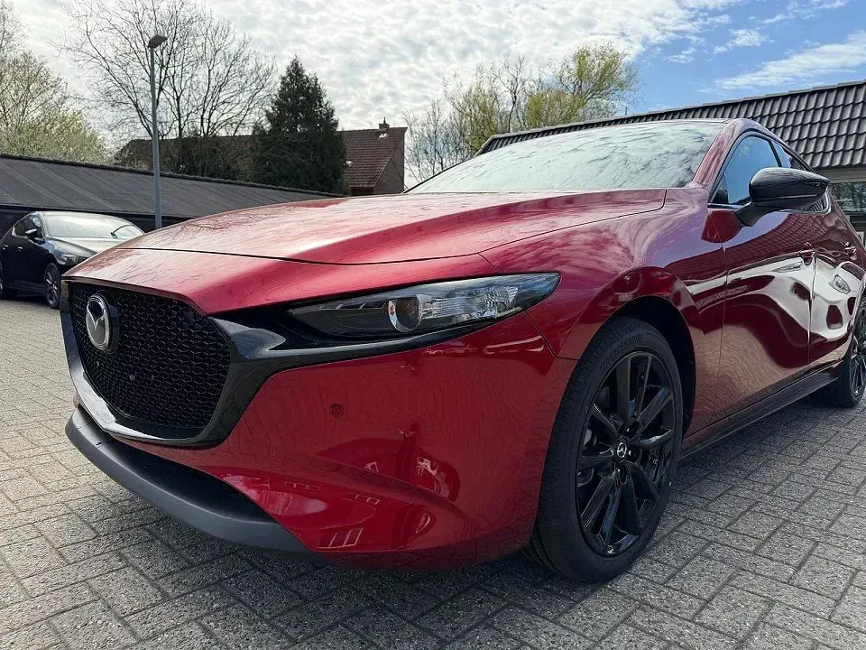 Neu Mazda 3 Homura-Line 186 PS (136 kW) 2025 Rot Limousine