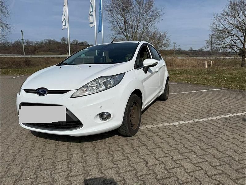 Gebraucht Ford Fiesta Titanium 97 PS (71 kW) 2012 Weiß Kleinwagen