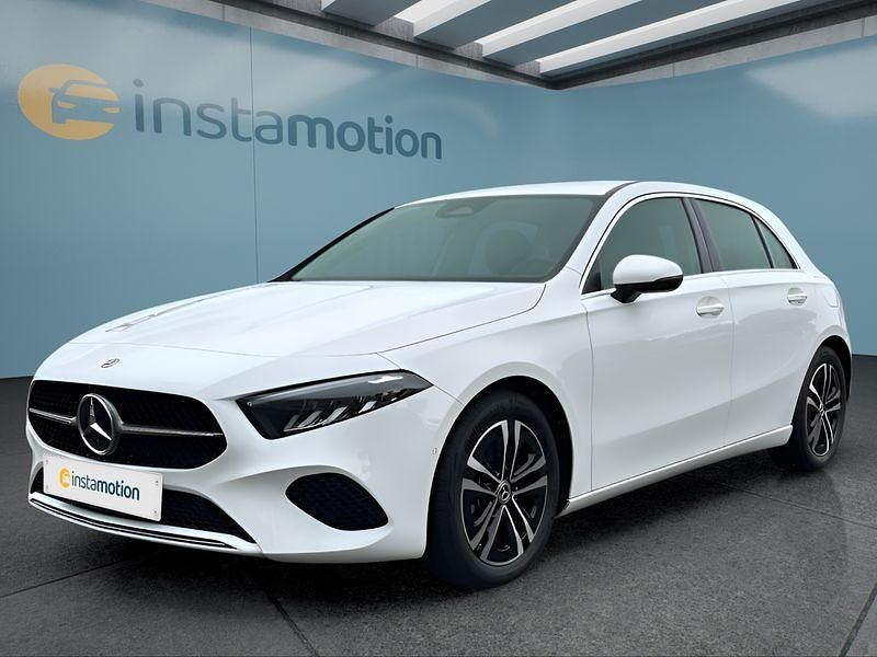 Weiß Gebraucht 2023 Mercedes A180 Limousine | 28.399 € (Fairer Preis) - Bild 1/4