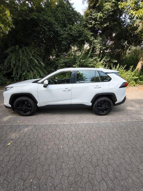 Weiß Gebraucht 2020 Toyota RAV4 SUV | 26.500 € (Fairer Preis) - Bild 1/4