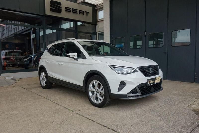 Weiß Gebraucht 2024 Seat Arona FR SUV | 21.890 € (Fairer Preis) - Bild 1/4