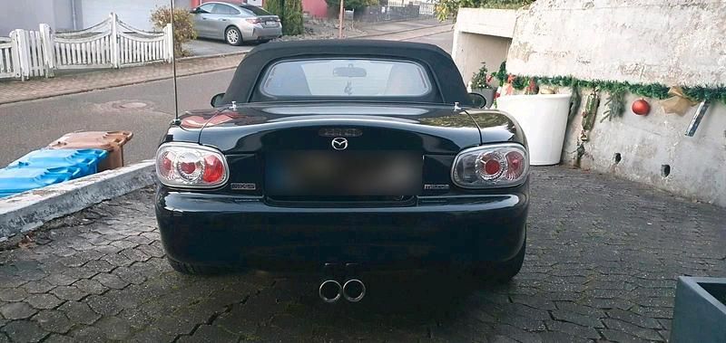 Second-hand Mazda MX5 110 CP (80 kW) 2003 Negru Cabrio