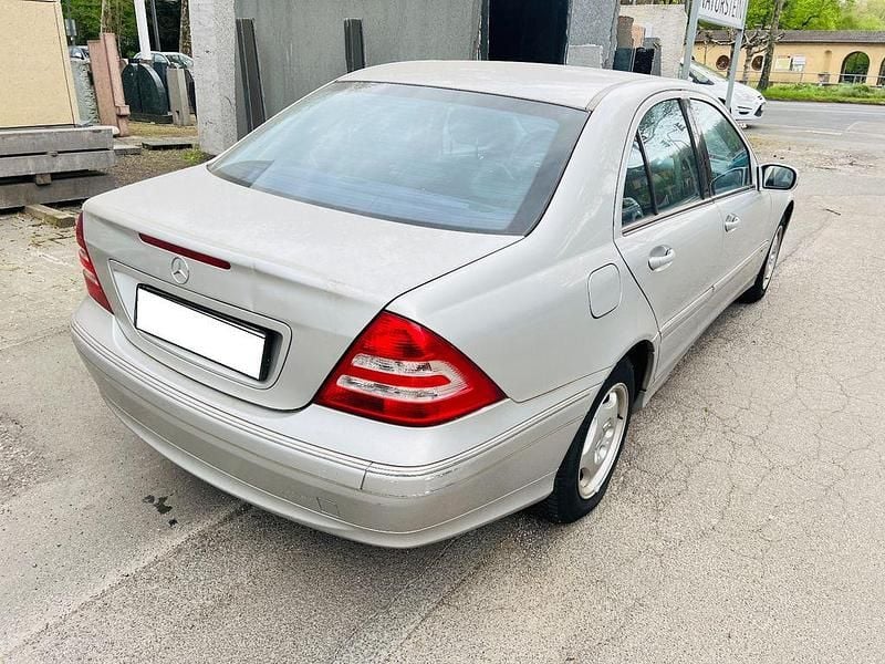 Silber Gebraucht 2004 Mercedes C180 Avantgarde Limousine | 1.450 € (Superpreis) - Bild 1/4