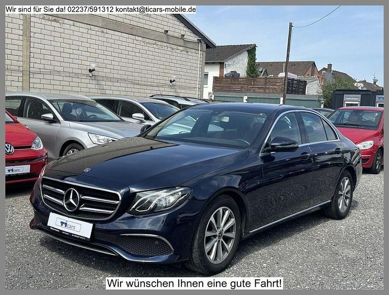 Cavansitblau (metallic) Gebraucht 2019 Mercedes E200 Limousine | 25.950 € (Fairer Preis) - Bild 1/4